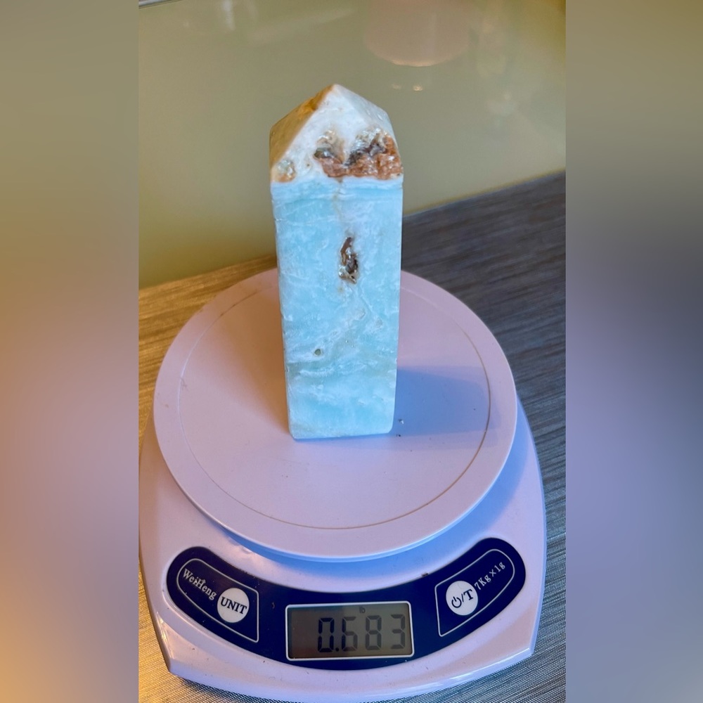 Caribbean Calcite Tower Calming Energy. 0.683 Lb / 309 Gram.